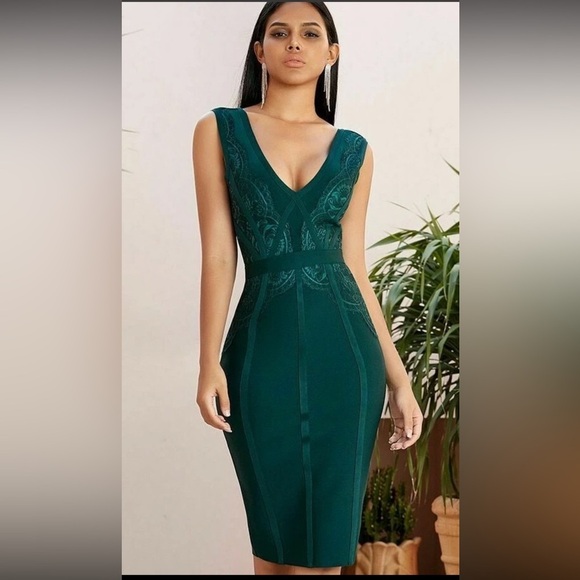 Elegant Green Sleeveless Dress - Picture 1 of 4